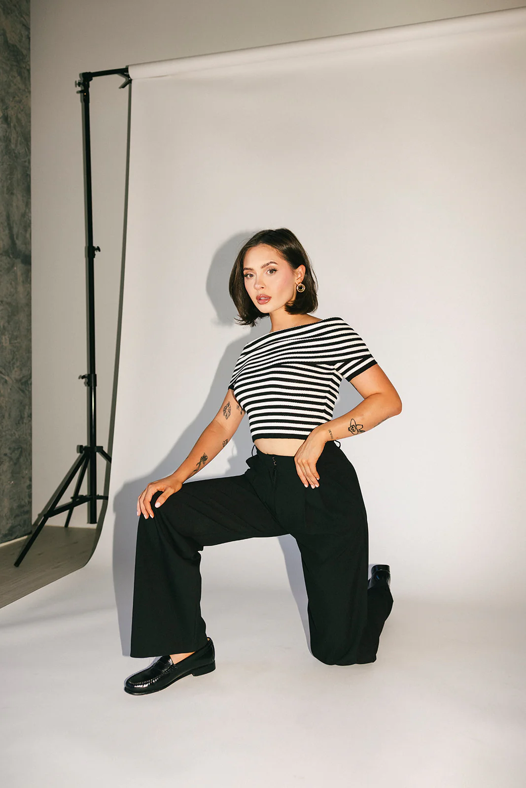cold shoulder top // black + white - Image 12