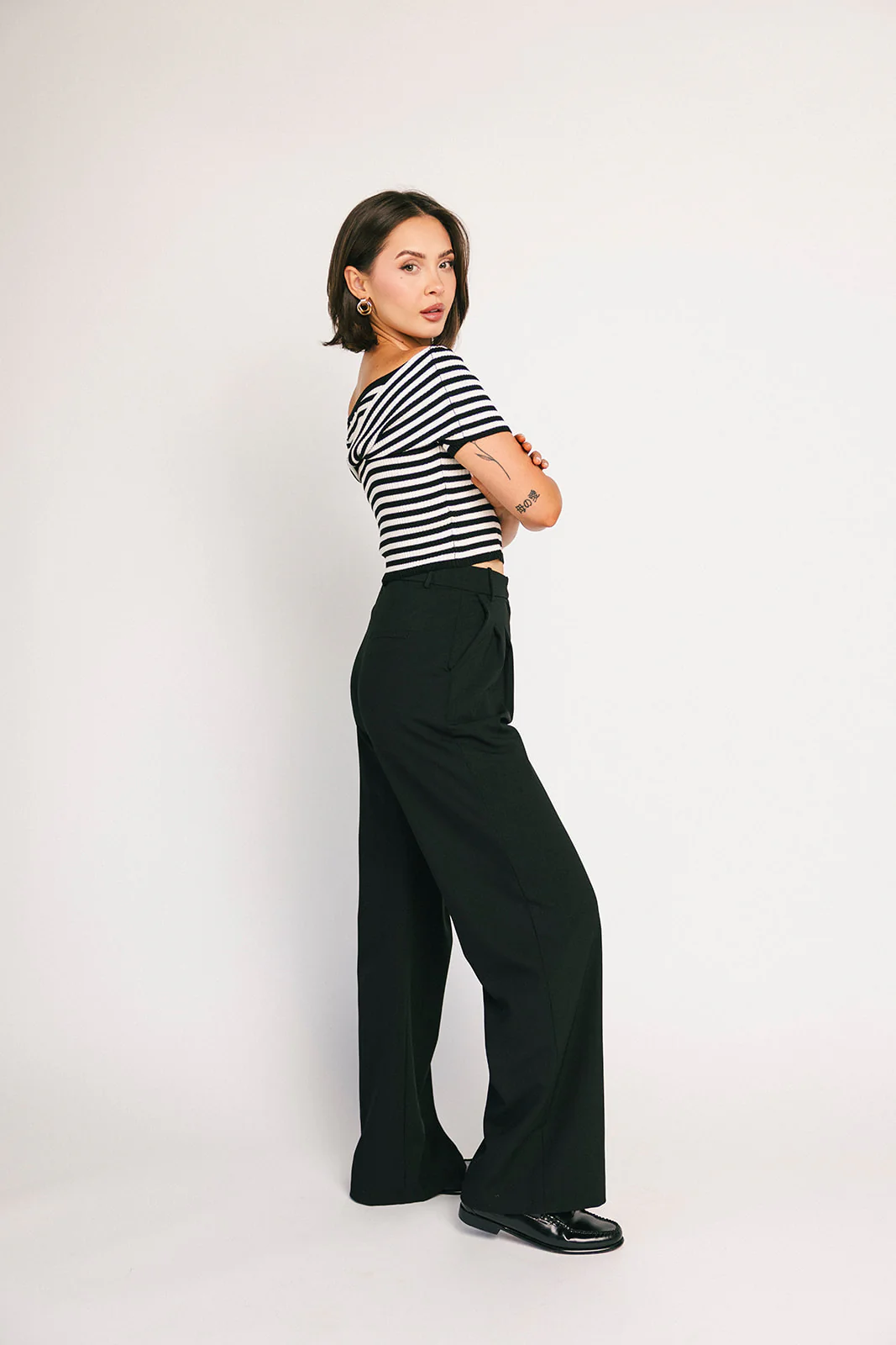 cold shoulder top // black + white - Image 4