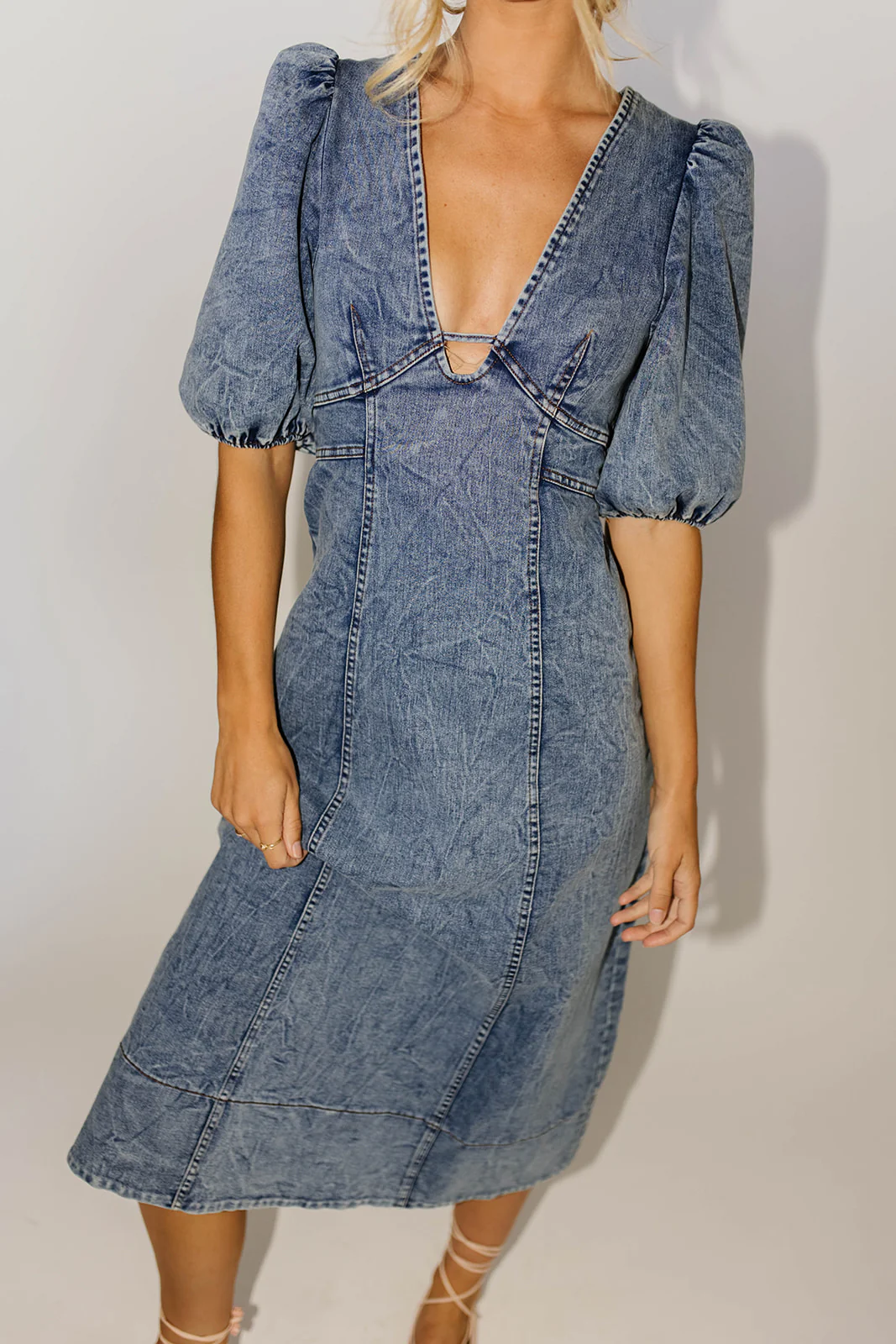 sara beth denim midi dress *restocked* - Image 38